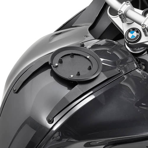 Givi BF17 Flangia specifica per l’utilizzo di borse da serbatoio TANKLOCK (BMW)