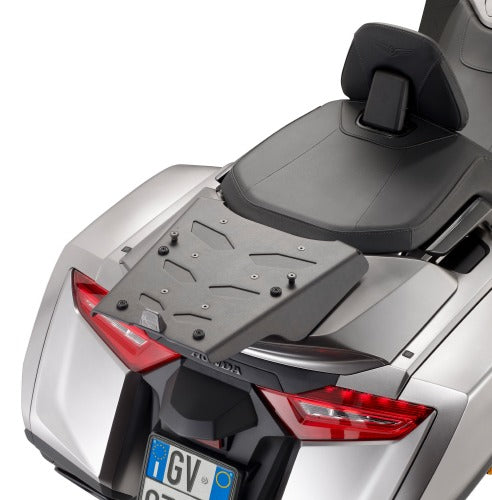 Givi SRA1172 Attacco posteriore in alluminio anodizzato specifico per bauletto MONOKEY (Honda)