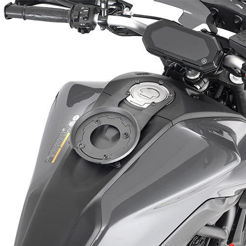 Givi BF60 Flangia specifica per l’utilizzo di borse da serbatoio TANKLOCK (Yamaha)