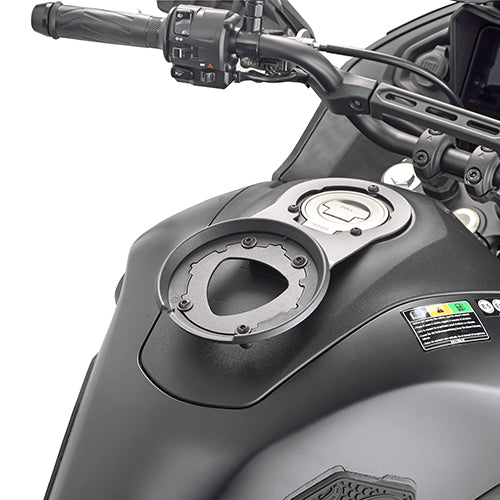 Givi BF88 Flangia specifica per l’utilizzo di borse da serbatoio TANKLOCK (Yamaha)