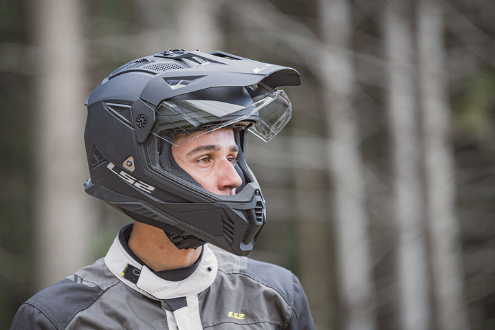 LS2 Pioneer II Helmet